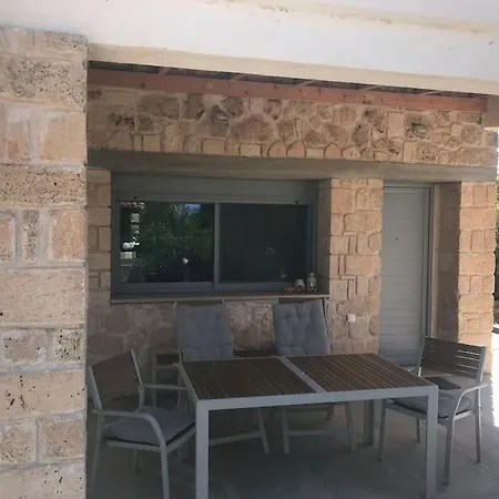 πέτρινη στην αίγινα - Stone House In Aigina *